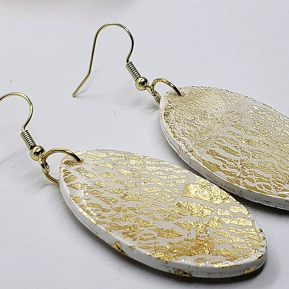 Resin sealed clay earrings - Picture 6 of 7